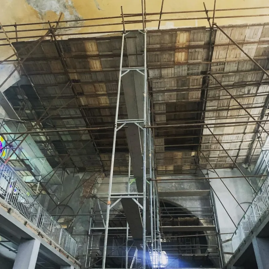 Rekonstrukce žatecké synagogy s postaveným lešením